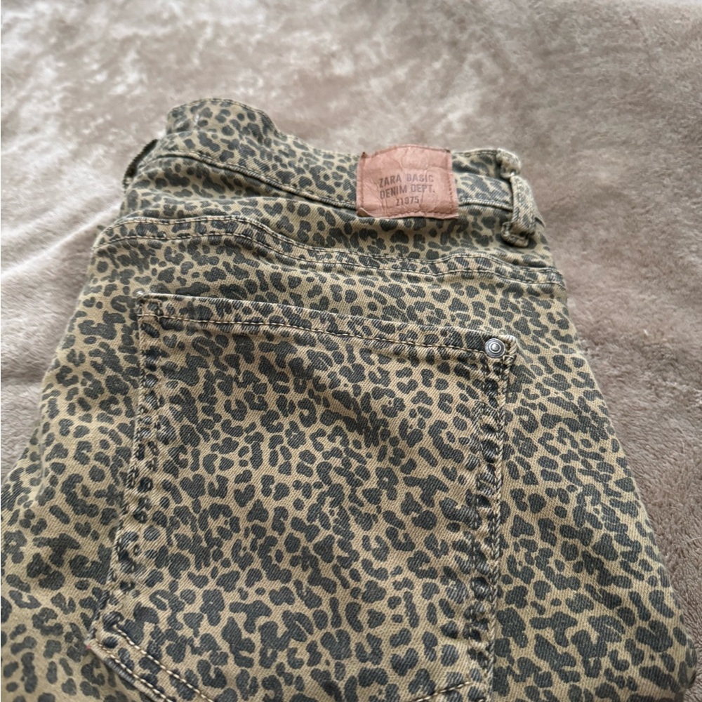 Zara Basic Denim Leopard Print Jeans
